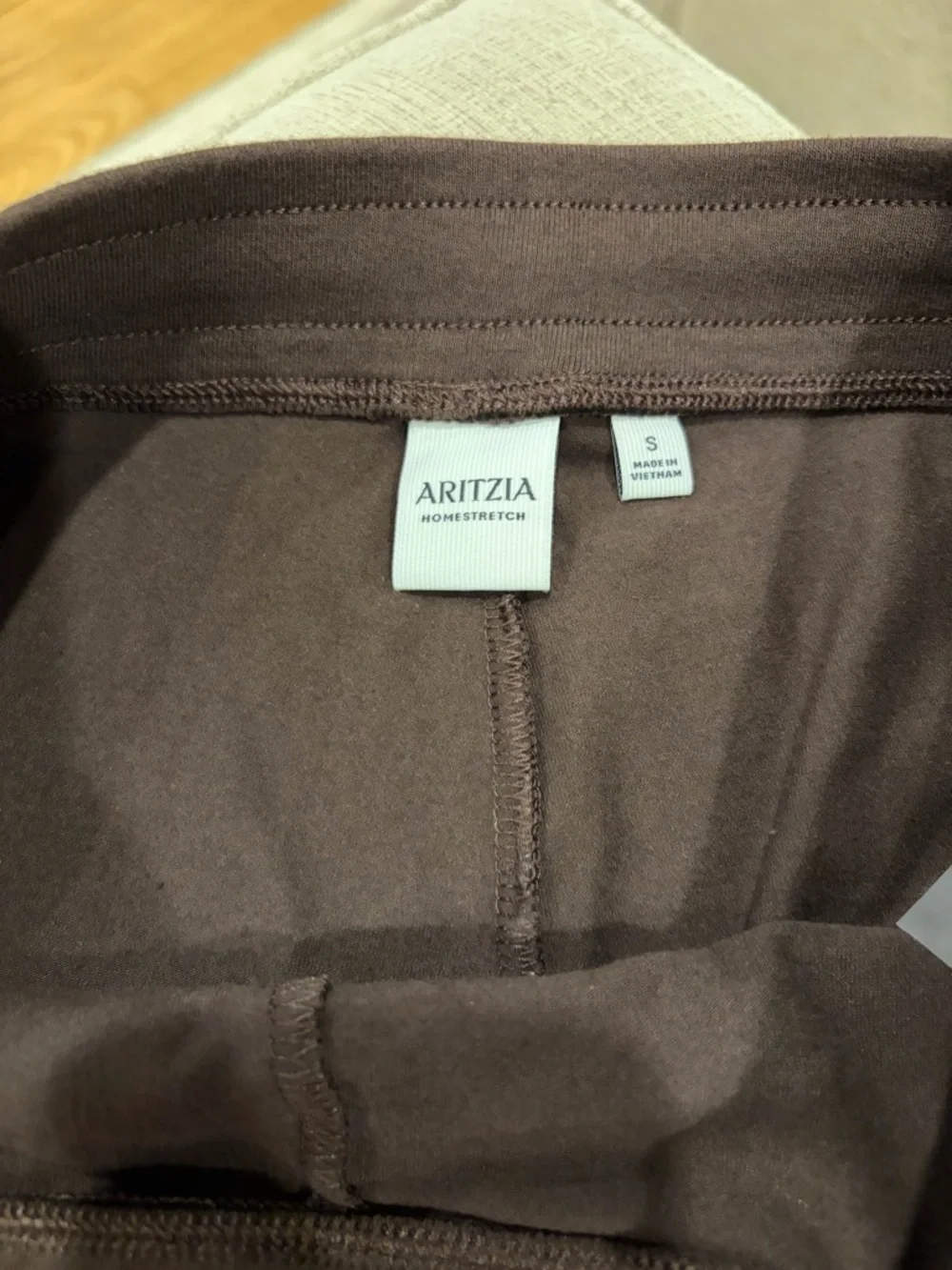 Aritzia Homestretch smooth vibe pant in brown size small NWOT - Picture 6 of 8